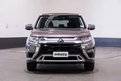2021 Mitsubishi Outlander LS 2.4P/CVT photo 11