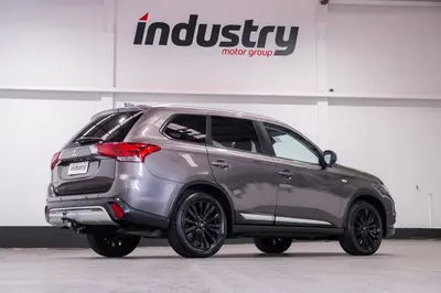 2021 Mitsubishi Outlander LS 2.4P/CVT photo 3