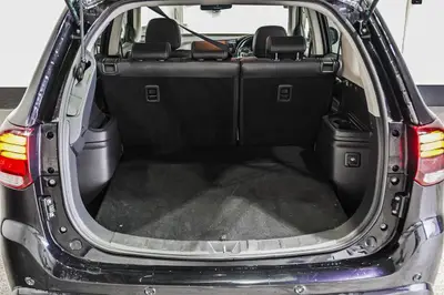 2015 Mitsubishi Outlander G PHEV Facelift! photo 13