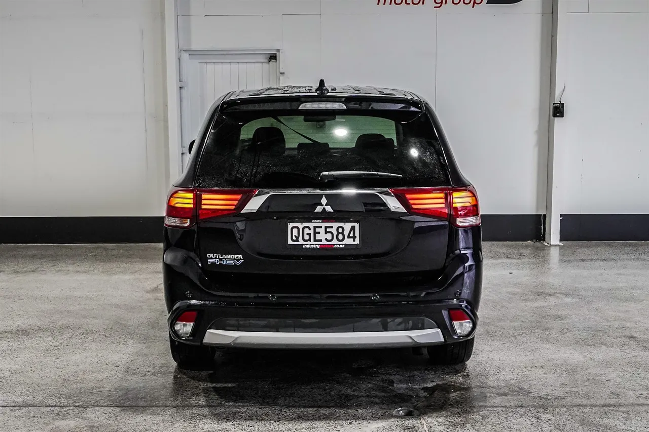 2015 Mitsubishi Outlander G PHEV Facelift!