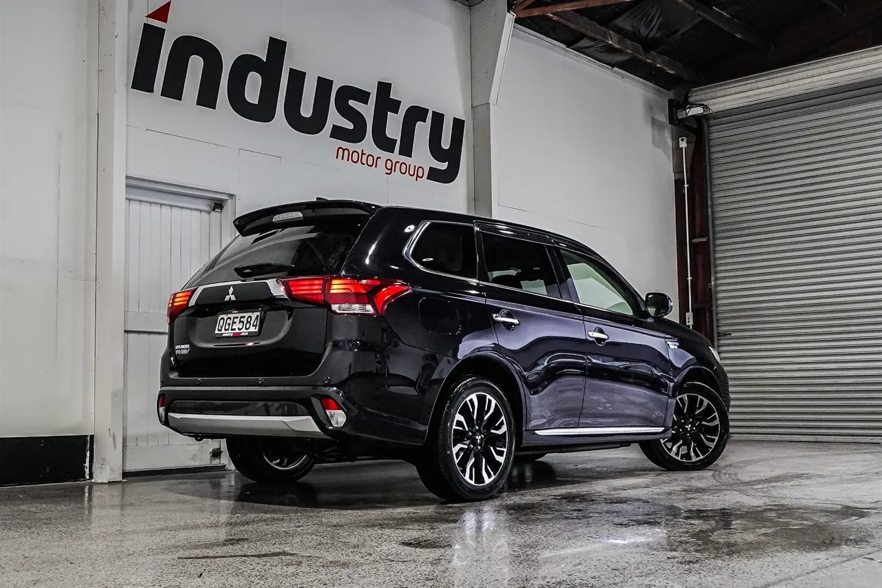 2015 Mitsubishi Outlander G PHEV Facelift!
