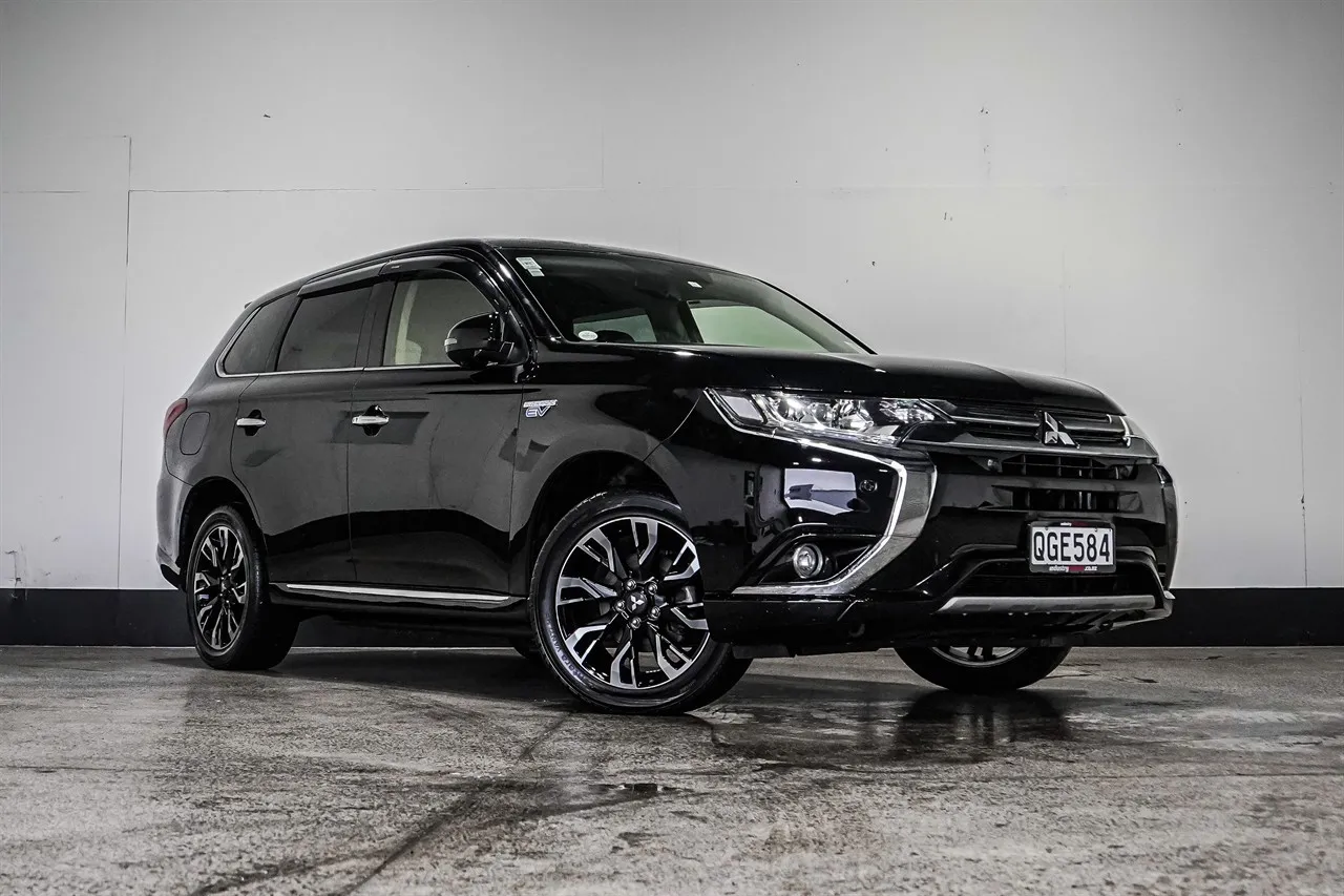 2015 Mitsubishi Outlander G PHEV Facelift!