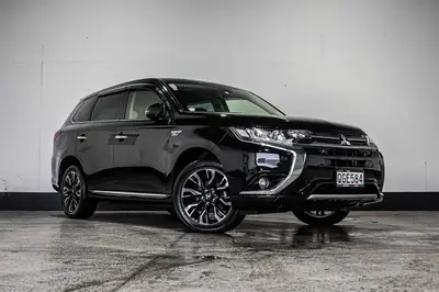 2015 Mitsubishi Outlander G PHEV Facelift! photo 1