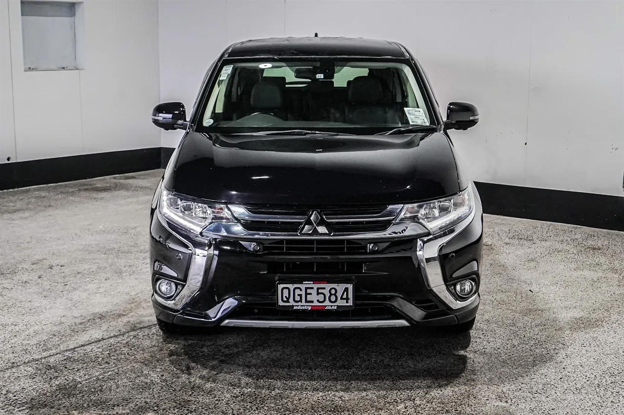2015 Mitsubishi Outlander G PHEV Facelift!