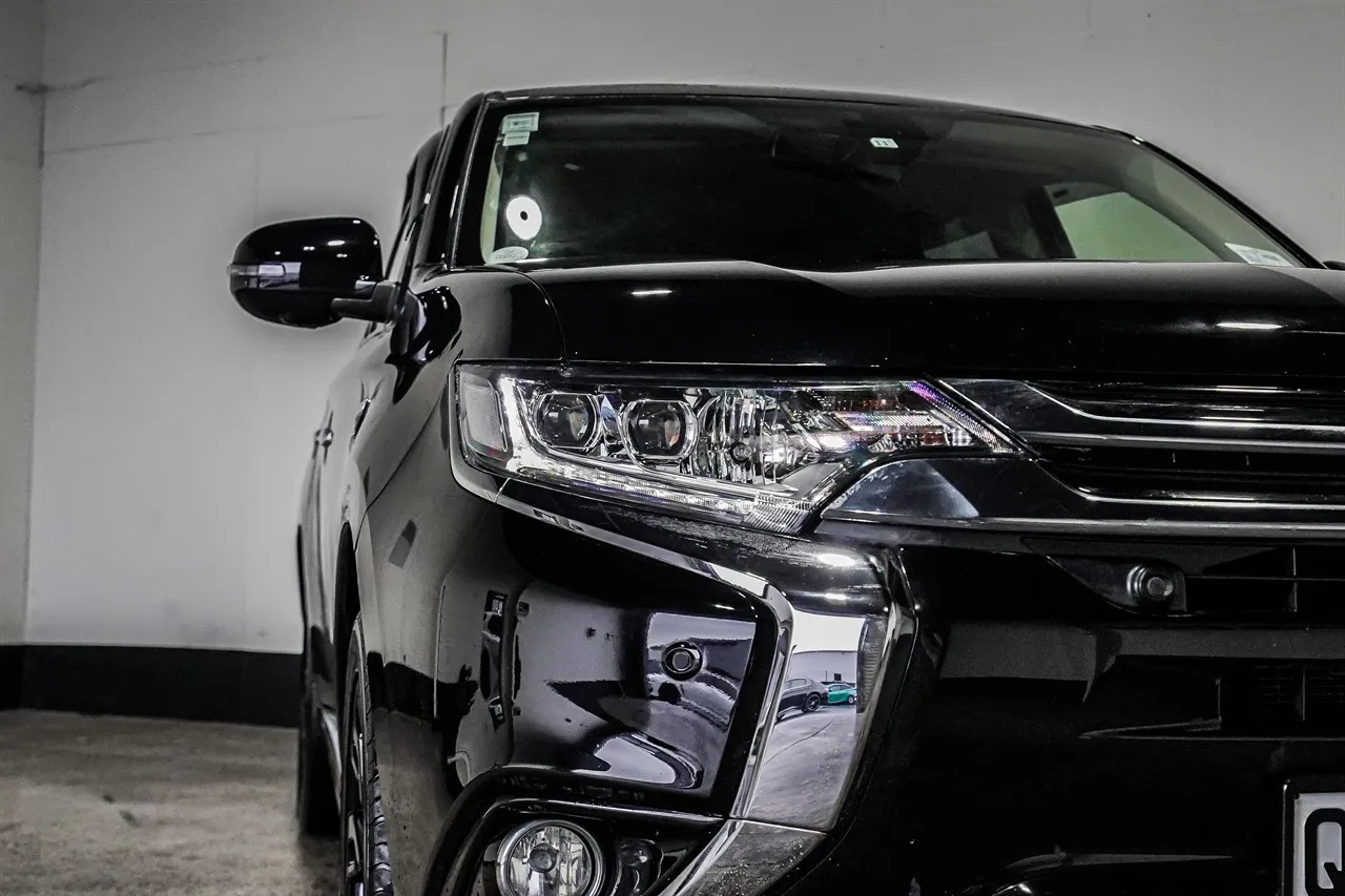 2015 Mitsubishi Outlander G PHEV Facelift!