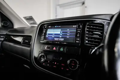 2015 Mitsubishi Outlander G PHEV Facelift! photo 19