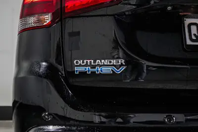 2015 Mitsubishi Outlander G PHEV Facelift! photo 12