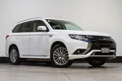 2021 Mitsubishi Outlander XLS PHEV 2.4 4WD NZ photo 1