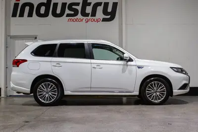 2021 Mitsubishi Outlander XLS PHEV 2.4 4WD NZ photo 8