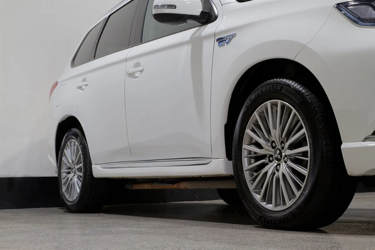 2021 Mitsubishi Outlander XLS PHEV 2.4 4WD NZ