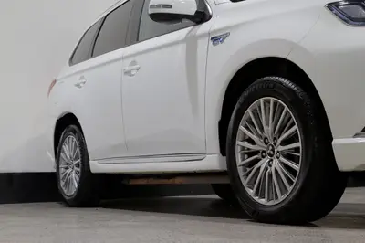 2021 Mitsubishi Outlander XLS PHEV 2.4 4WD NZ photo 9