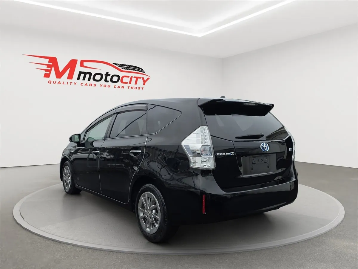 2014 Toyota Prius Alpha, Half leather Seats, Cruise Control Station, photo 5 of 20