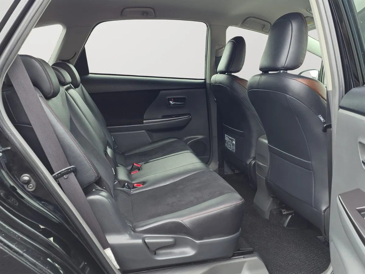 2014 Toyota Prius Alpha, Half leather Seats, Cruise Control Station