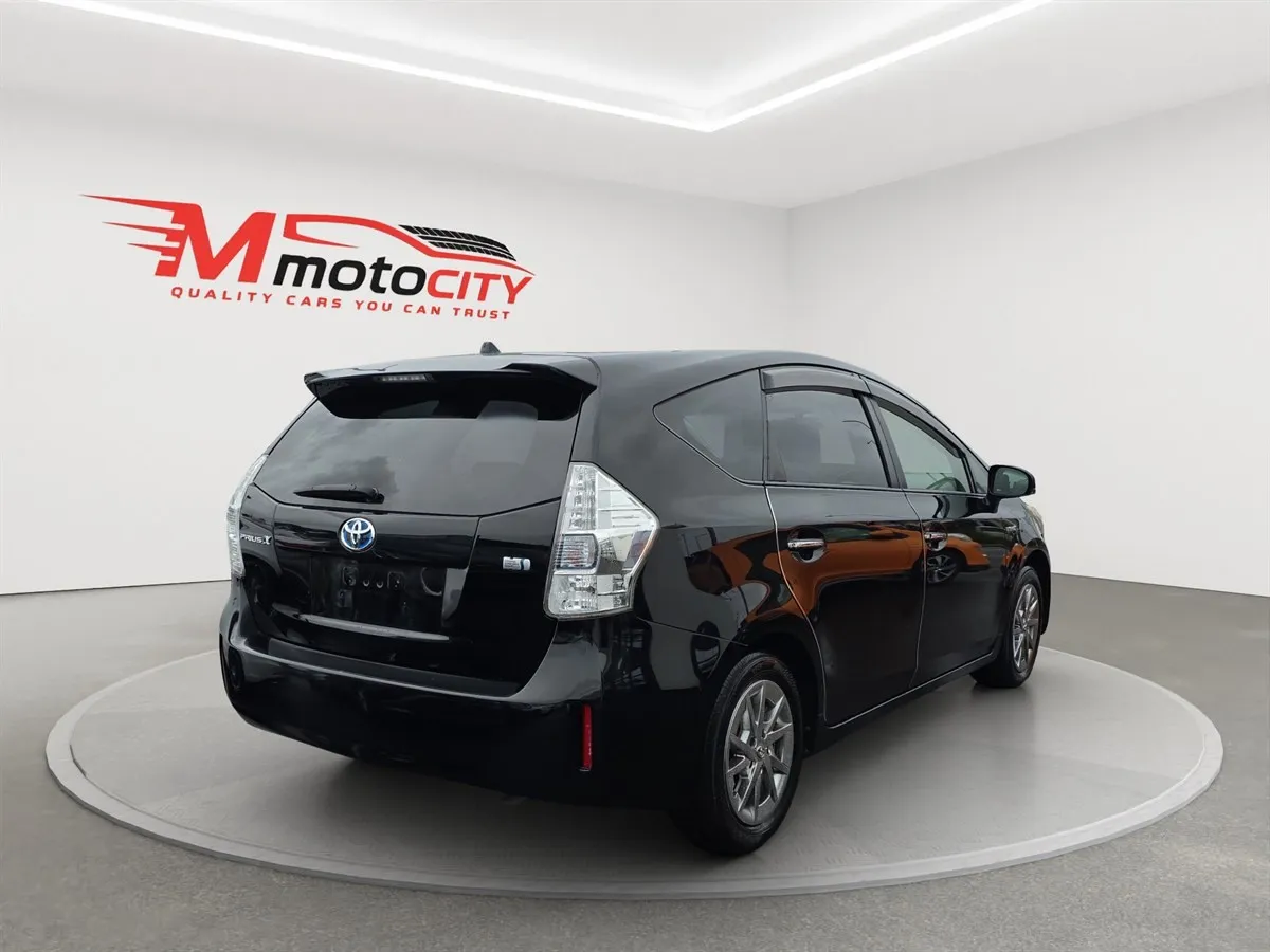 2014 Toyota Prius Alpha, Half leather Seats, Cruise Control Station, photo 3 of 20