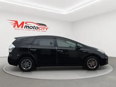 2014 Toyota Prius Alpha, Half leather Seats, Cruise Control Station photo 2