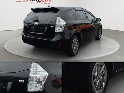 2014 Toyota Prius Alpha, Half leather Seats, Cruise Control Station photo 12