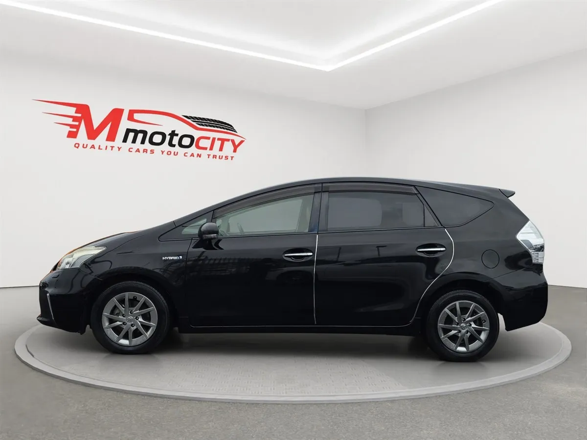 2014 Toyota Prius Alpha, Half leather Seats, Cruise Control Station