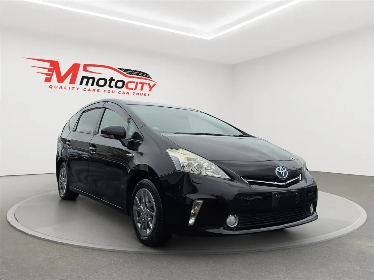 2014 Toyota Prius Alpha, Half leather Seats, Cruise Control Station