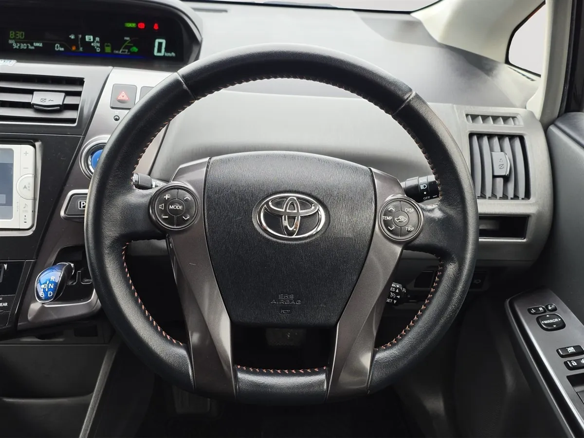 2014 Toyota Prius Alpha, Half leather Seats, Cruise Control Station