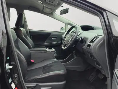 2014 Toyota Prius Alpha, Half leather Seats, Cruise Control Station photo 13