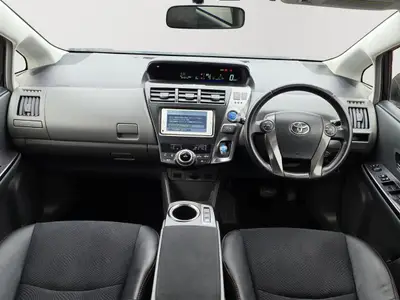 2014 Toyota Prius Alpha, Half leather Seats, Cruise Control Station photo 17
