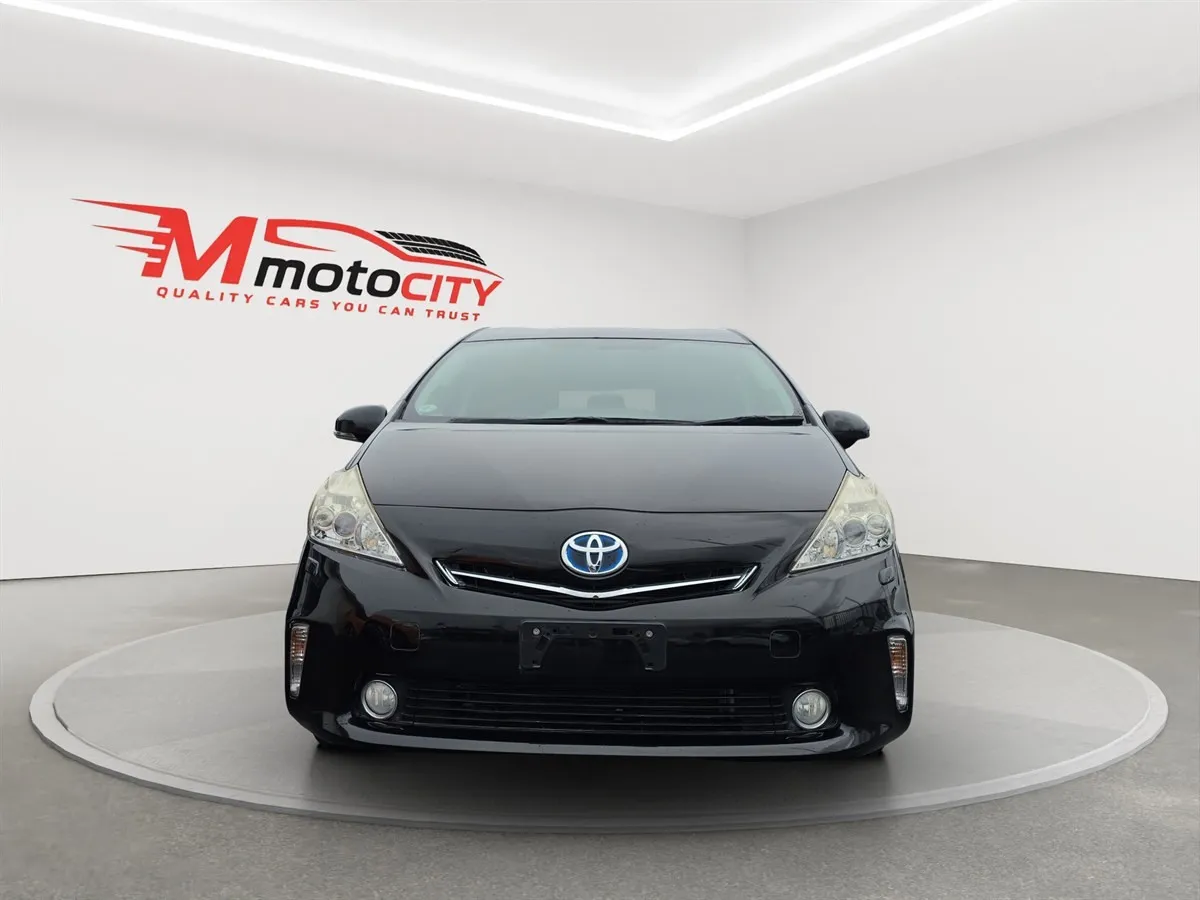 2014 Toyota Prius Alpha, Half leather Seats, Cruise Control Station, photo 8 of 20