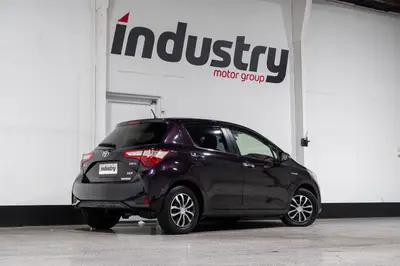 2017 Toyota Vitz Hybrid Jewel Low Kms photo 3