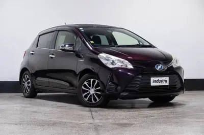 2017 Toyota Vitz Hybrid Jewel photo 1