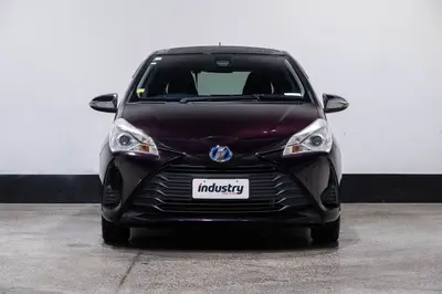 2017 Toyota Vitz Hybrid Jewel Low Kms photo 7