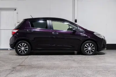 2017 Toyota Vitz Hybrid Jewel photo 8