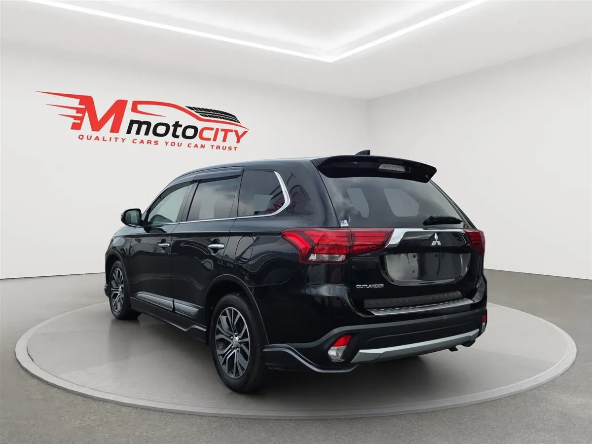 2017 Mitsubishi Outlander 7 Seats, 2.4 G Navi Package RV/