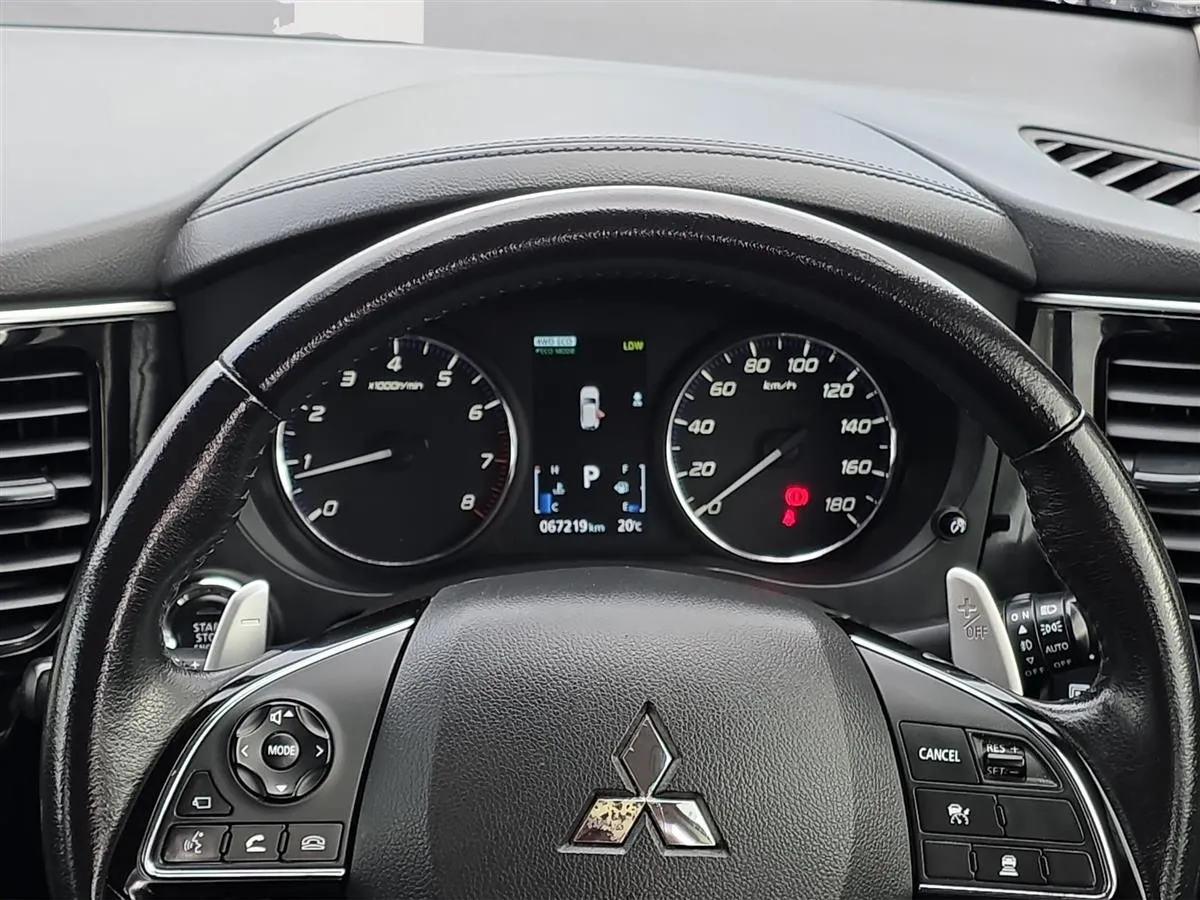 2017 Mitsubishi Outlander 7 Seats, 2.4 G Navi Package RV/