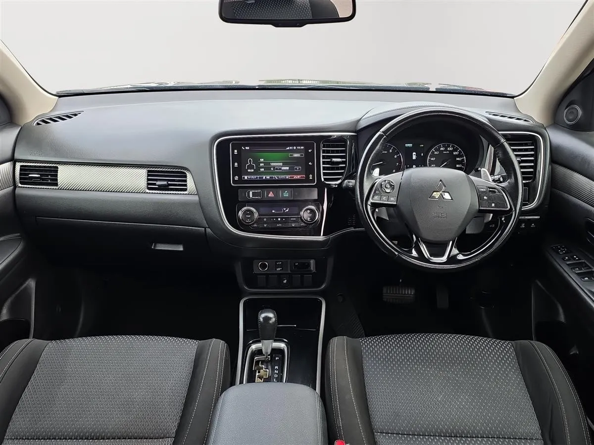 2017 Mitsubishi Outlander 7 Seats, 2.4 G Navi Package RV/