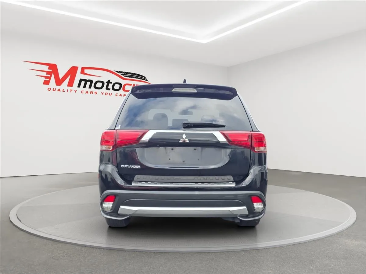 2017 Mitsubishi Outlander 7 Seats, 2.4 G Navi Package RV/