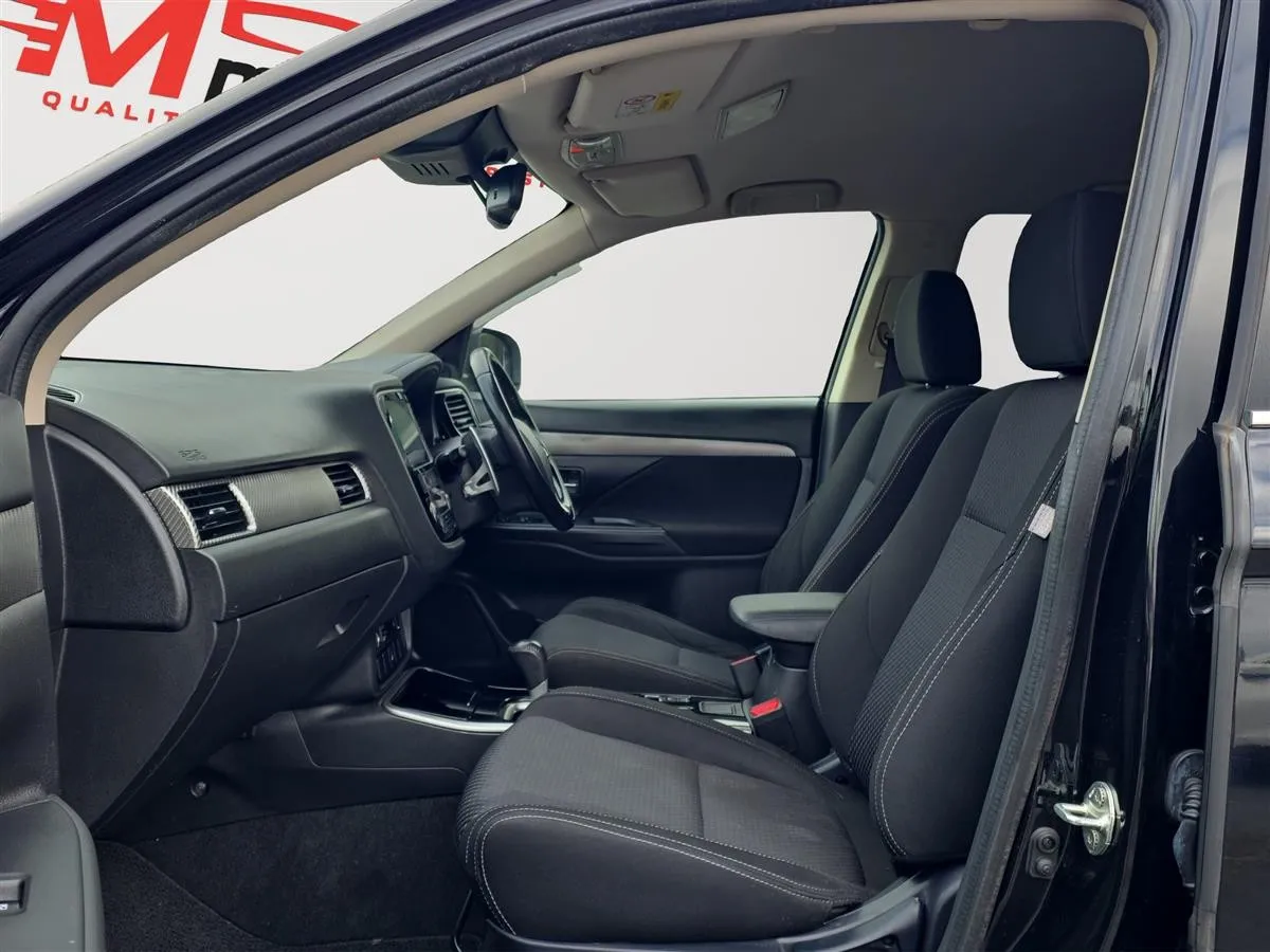 2017 Mitsubishi Outlander 7 Seats, 2.4 G Navi Package RV/