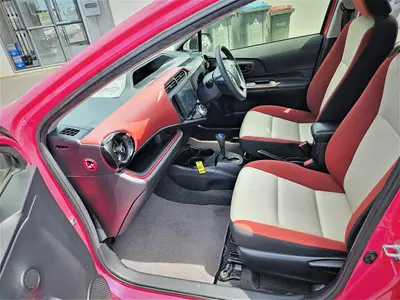 2015 Toyota Aqua HYBRID photo 12