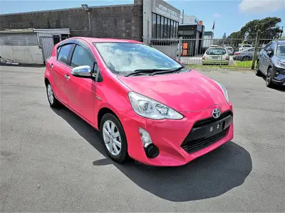 2015 Toyota Aqua HYBRID photo 1