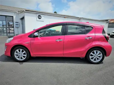 2015 Toyota Aqua HYBRID photo 6
