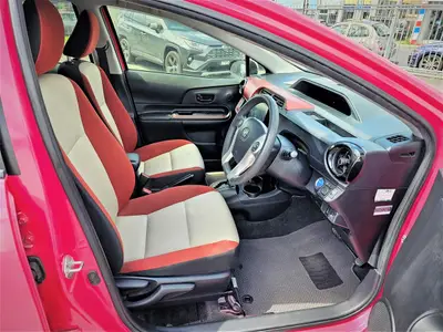 2015 Toyota Aqua HYBRID photo 9