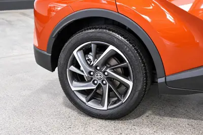 2020 Toyota C-HR Limited photo 8