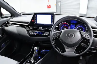 2020 Toyota C-HR Limited photo 17