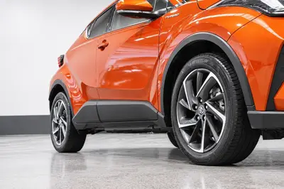 2020 Toyota C-HR Limited photo 4