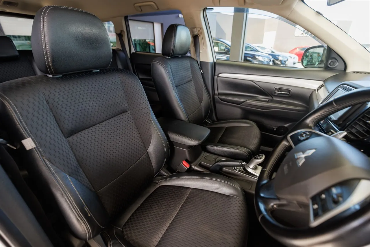2013 Mitsubishi Outlander PHEV 4WD G-Spec