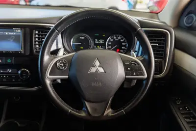2013 Mitsubishi Outlander PHEV 4WD G-Spec photo 18