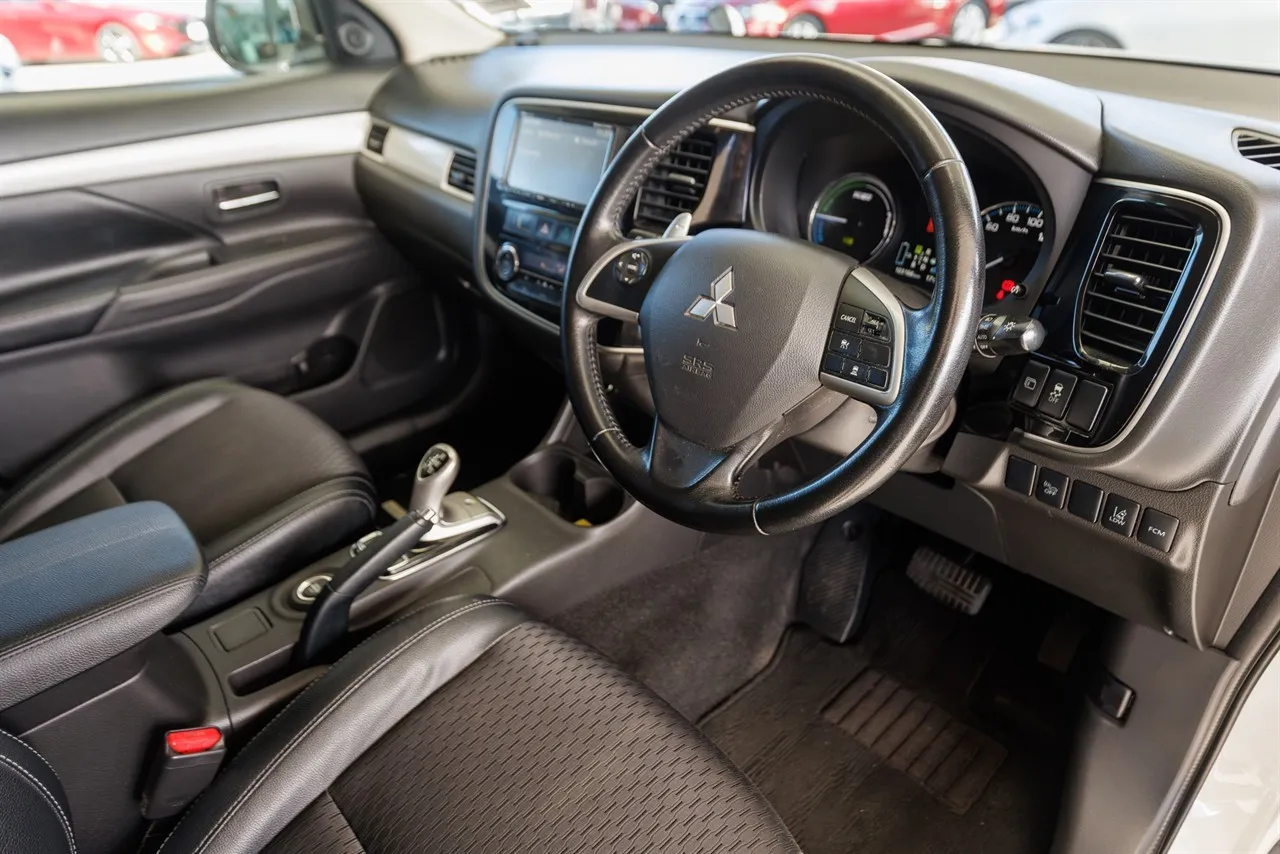 2013 Mitsubishi Outlander PHEV 4WD G-Spec