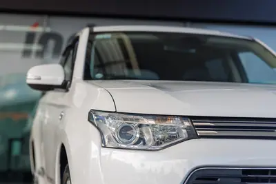 2013 Mitsubishi Outlander PHEV 4WD G-Spec photo 12