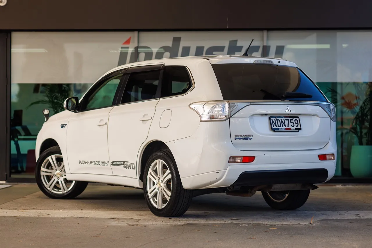2013 Mitsubishi Outlander PHEV 4WD G-Spec