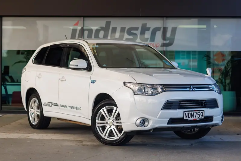 2013 Mitsubishi Outlander PHEV 4WD G-Spec