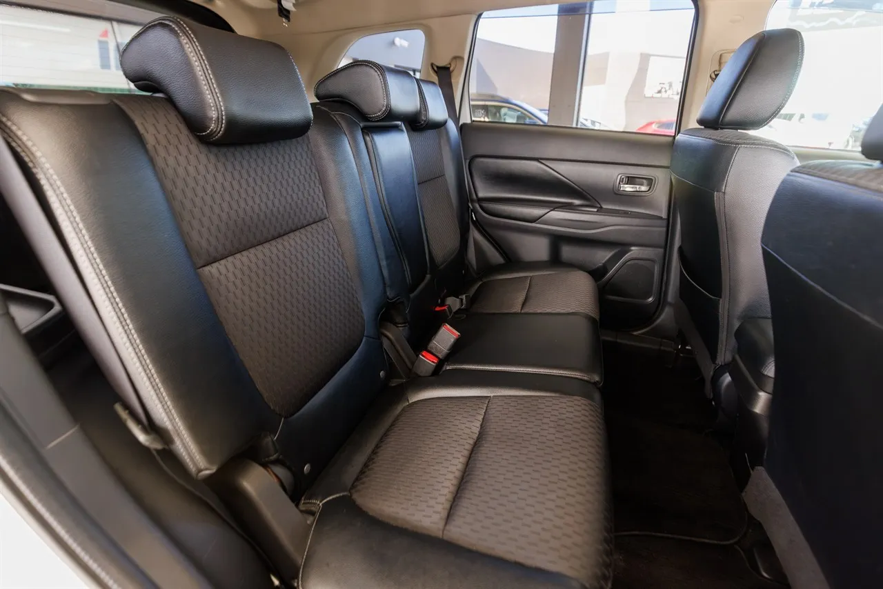 2013 Mitsubishi Outlander PHEV 4WD G-Spec