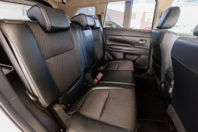2013 Mitsubishi Outlander PHEV 4WD G-Spec photo 15